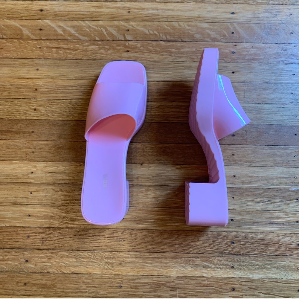 Bubblegum Pink glossy Kitten heel peep toe mules